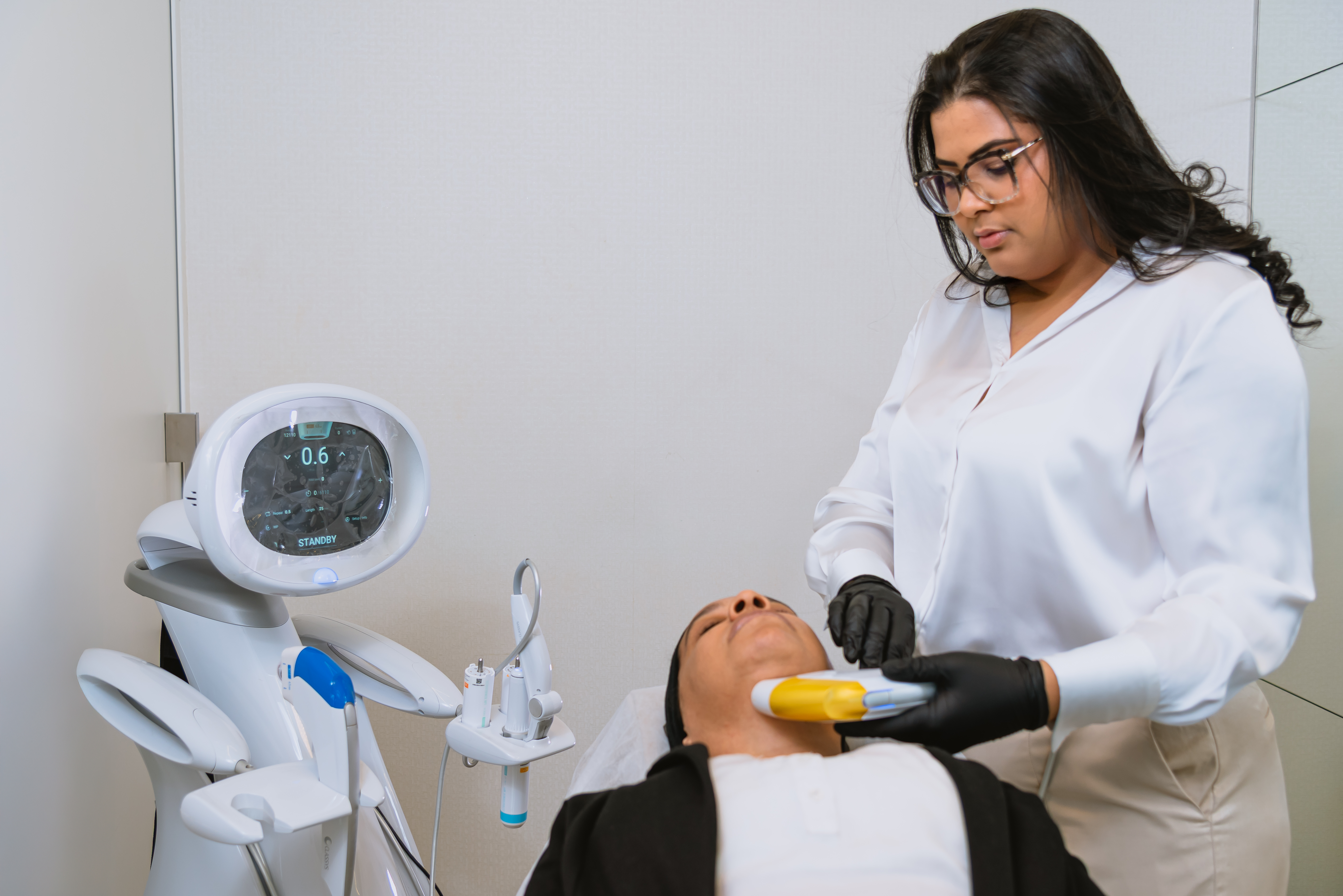 Tratamento corporal com Ultraformer e ultrassom microfocado